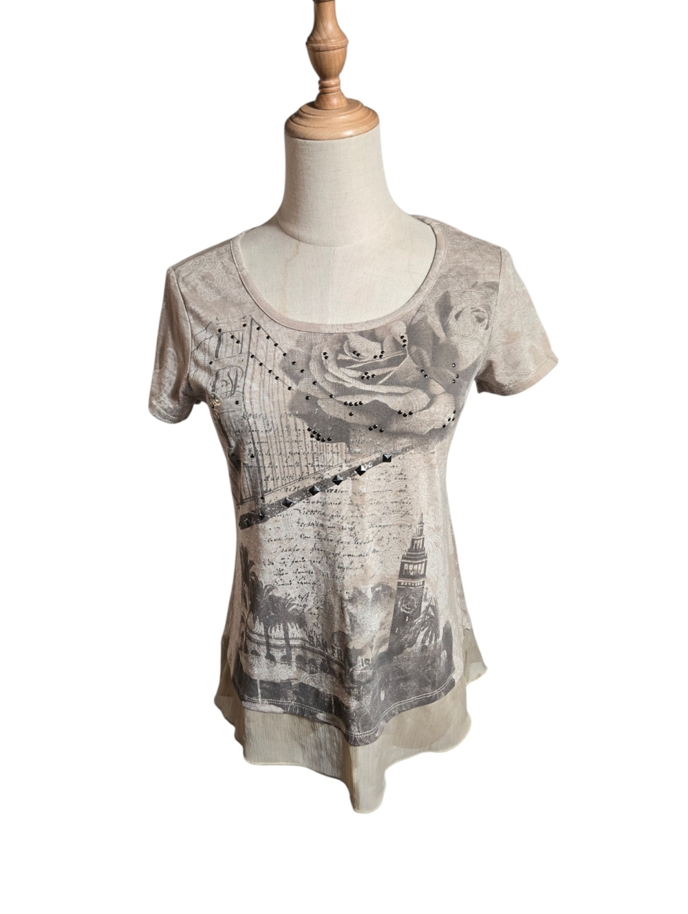 Women’s Y2k Beige Graphic Scoop Neck Short Sleeve Flutter Top